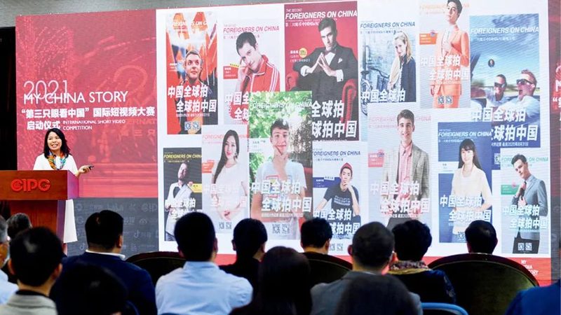 短视频拍摄设备根据其功能和定位，可以分为以下几类：